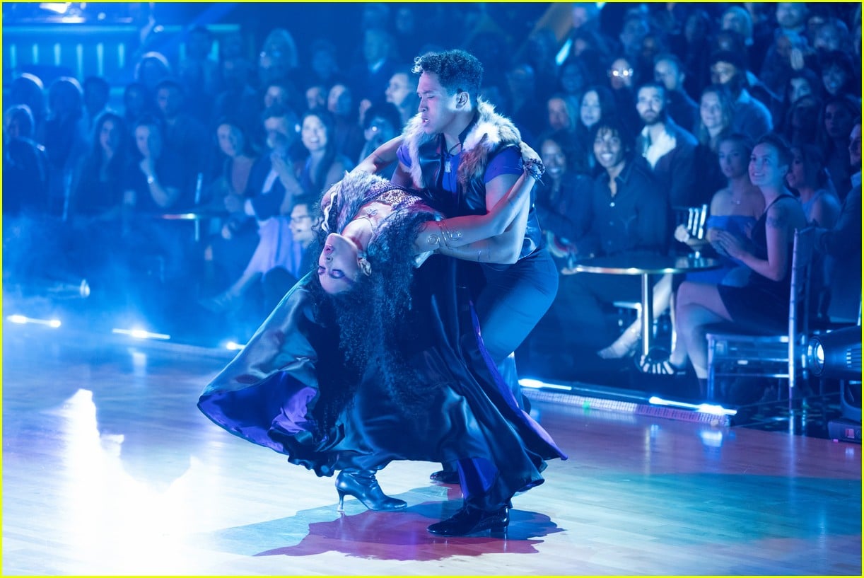 Chandler Kinney Reprises 'Zombies' Character For 'DWTS' Disney Night(02)