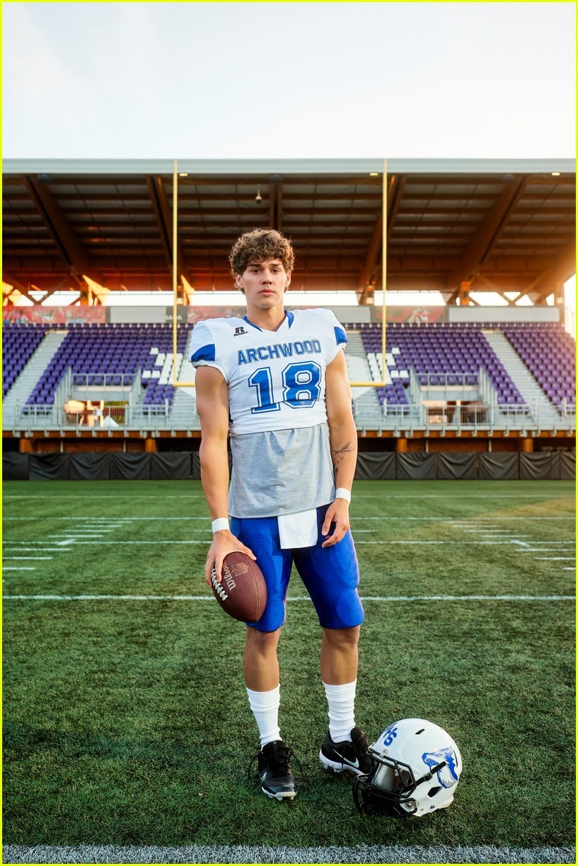 Noah Beck & Siena Agudong Fall For Each Other In 'Sidelined: The QB & Me' Trailer - Watch Now!: Photo 1386656 | Deborah Cox, Drew Ray Tanner, Jake Foy, James Van Der