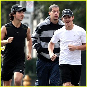 Joe & Nick Jonas Run For A Cure