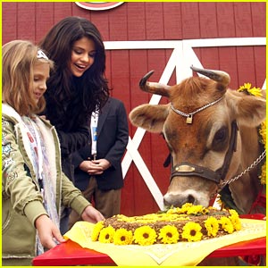 Selena Gomez: Happy Birthday, Elsie!