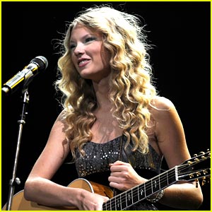 Taylor Swift To Host Saturday Night Live