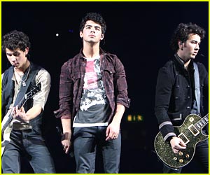 Jonas Brothers Want To Grab Grub with the Grinch