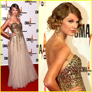 Taylor Swift Sparkles at the CMAs