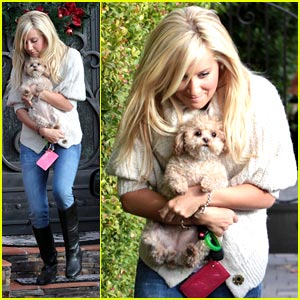 Ashley Tisdale is Sunday Silly