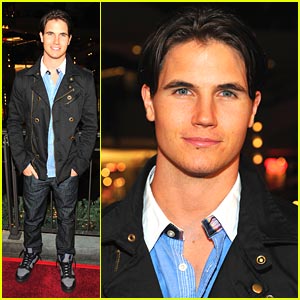 Spend A Day with Robbie Amell!