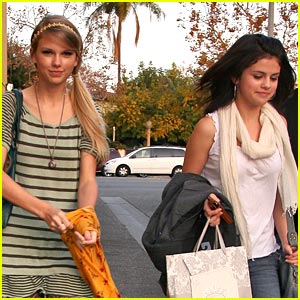 Taylor Swift & Selena Gomez: Mozza Mates