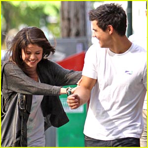 Selena Gomez: Taylor Lautner is Still Amazing