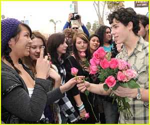 Nick Jonas: Roses For My Fans!