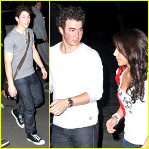 Kevin, Danielle, Nick and Frankie Jonas: Party at Pinz