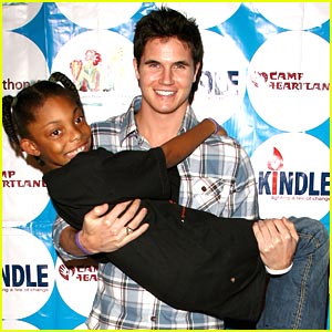 Robbie Amell Dances The Night Away