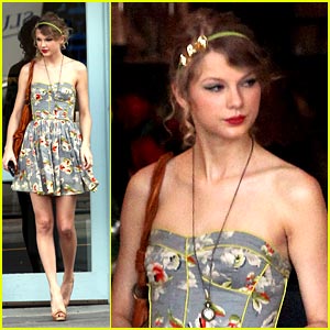 Taylor Swift is Summer Dress Sweet