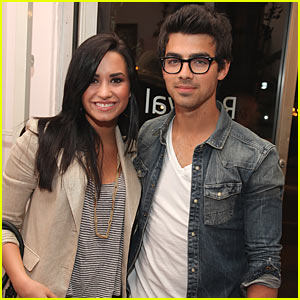 Joe Jonas & Demi Lovato: Revival Vintage Opening!