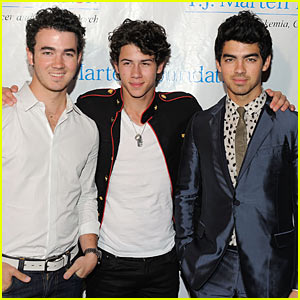 Jonas Brothers: TJ Martell Foundation Family Day!