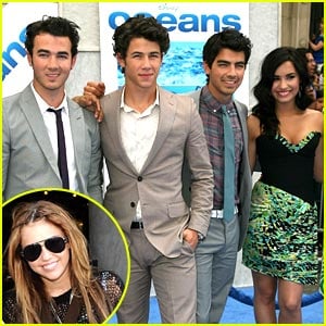Miley, Demi & Jonas Brothers: GMA Summer Concert Series!