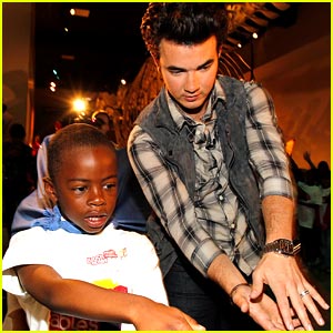 Kevin Jonas: Field Trips For All with Lunchables!