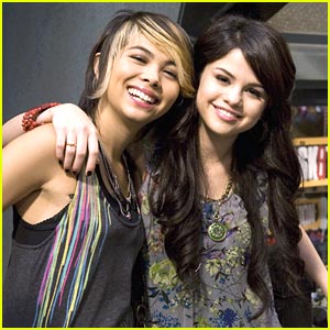 Selena Gomez & Hayley Kiyoko Eat To the Beat