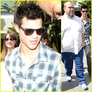 Taylor Lautner Checks Out the Lakers