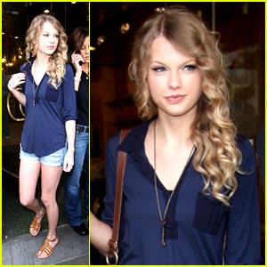 Taylor Swift: Blue Jean Baby in Beverly Hills