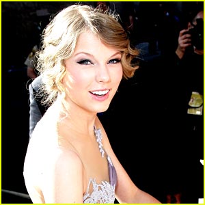 Taylor Swift: Easy, Breezy, Beautiful CoverGirl