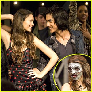 Victoria Justice is a Zombie!