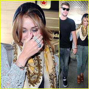 Miley Cyrus & Liam Hemsworth: LaGuardia Lovers