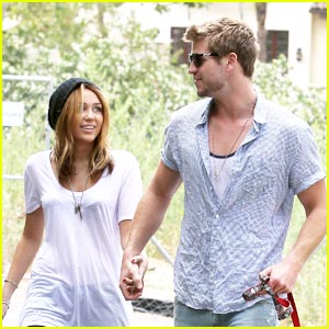Miley Cyrus & Liam Hemsworth: A Mile with Mate