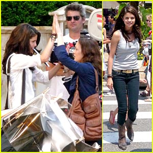 Selena Gomez & Leighton Meester: High Five Friends