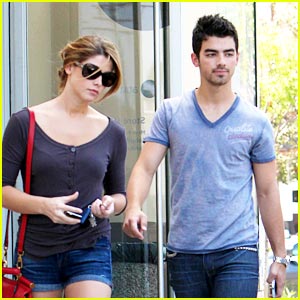 Joe Jonas & Ashley Greene: Coffee Date!