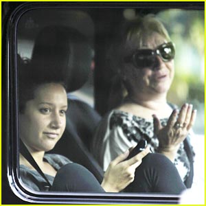 Ashley Tisdale: Surprise in Seattle!