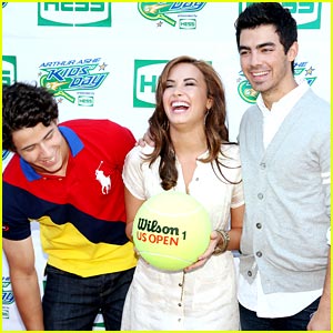 Demi Lovato & Jonas Brothers: Arthur Ashe Kids Day!