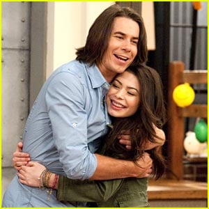 iCarly's Hot Room Rakes in the Ratings!