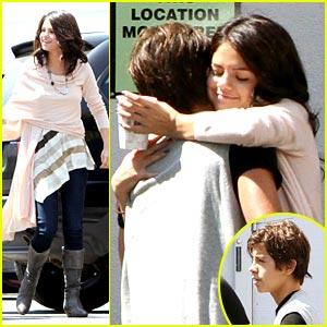 Selena Gomez & Jake T. Austin: Hugs, Hugs, Hugs!