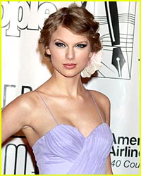 Taylor Swift: In Talks for Valentine's Day Sequel?