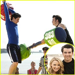David Henrie & Emily Osment on JONAS L.A. -- FIRST LOOK!
