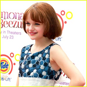 Joey King: Serving Up Peppers at Chili's TONIGHT!