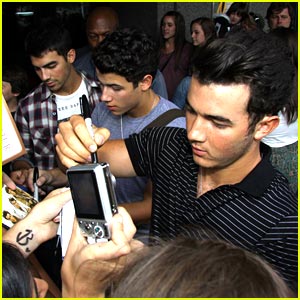 The Jonas Brothers are Montreal Men