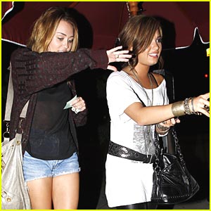 Miley Cyrus & Demi Lovato: Jerry's Deli Duo