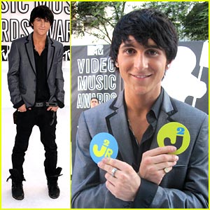 Mitchel Musso: Guess Who Is Playing Jeremy's Mom!