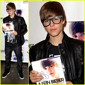 Justin Bieber: Barnes & Noble Book Signing!