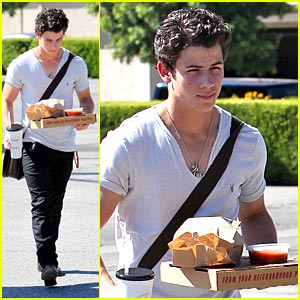 Nick Jonas is a Pizza Person