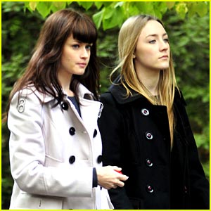 Saoirse Ronan & Alexis Bledel: Central Park Pair
