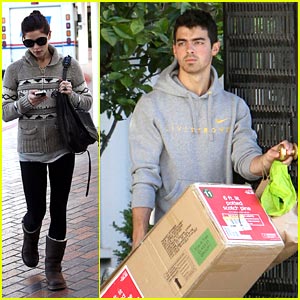 Joe Jonas & Ashley Greene: Christmas Tree Time!