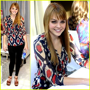 Aimee Teegarden Gets Pampered at InStyle's Beauty Lounge
