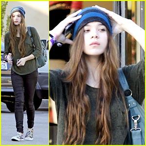 Hailee Steinfeld: Let's Go To The Mall!