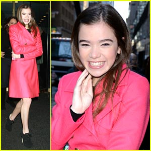 Hailee Steinfeld To Present at Golden Globes!