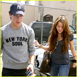 New Miley Cyrus & Nick Jonas Duet in the Works?