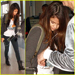 Jennifer Stone: Shopping Is Hard with Selena Gomez