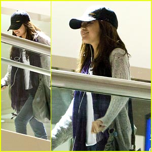 Selena Gomez: Smiling All The Way Back to L.A.