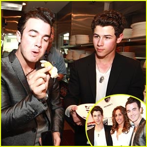 Kevin, Danielle & Nick Jonas: Jason Taylor Foundation Friends