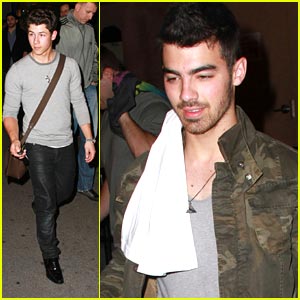 Joe & Nick Jonas: Bowling Brothers